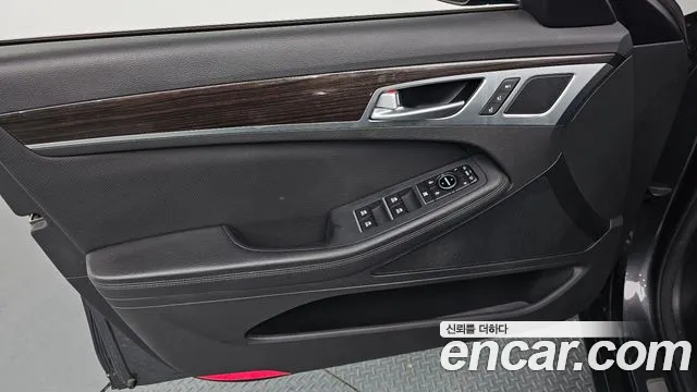 Genesis G80 2017 — фото 15