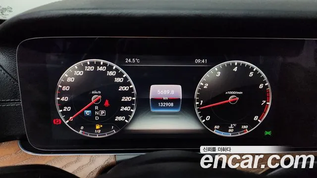 Mercedes-Benz E-Class 2018 — фото 11