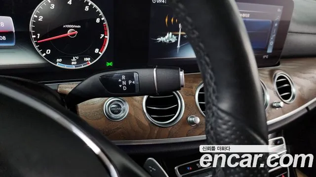 Mercedes-Benz E-Class 2018 — фото 12
