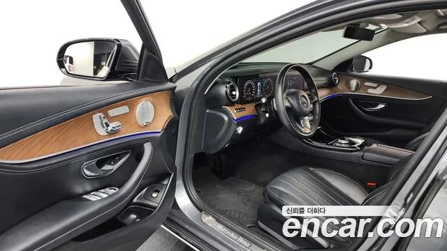 Mercedes-Benz E-Class 2018 — фото 13