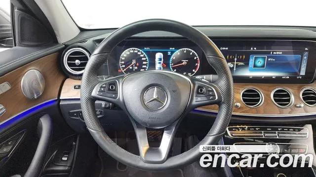 Mercedes-Benz E-Class 2018 — фото 19
