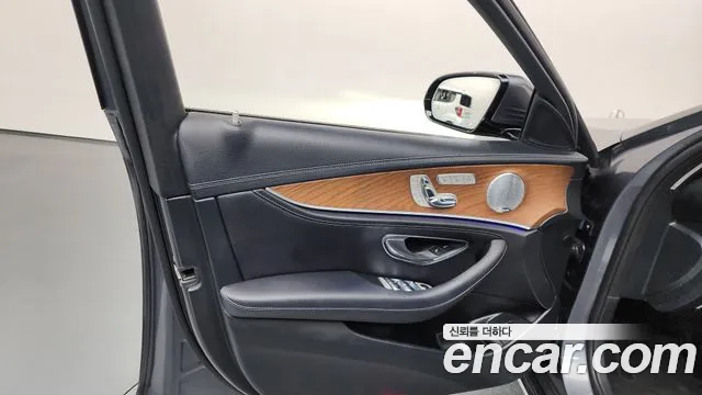 Mercedes-Benz E-Class 2018 — фото 14