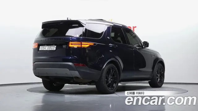 Land Rover Discovery 2019 — фото 1