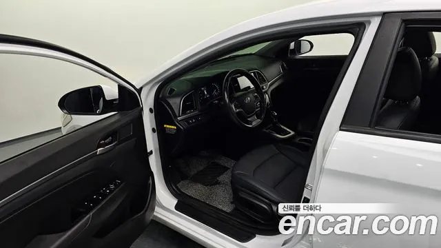 Hyundai AVANTE 2018 — фото 10