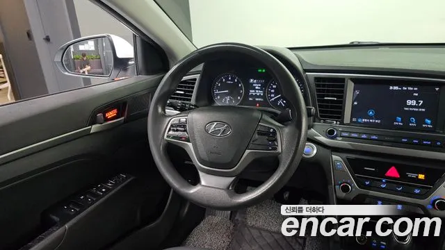 Hyundai AVANTE 2018 — фото 15