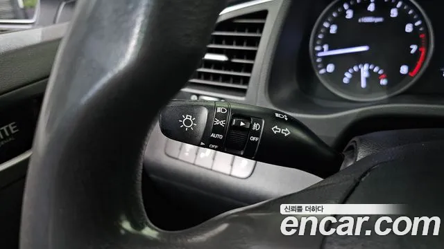 Hyundai AVANTE 2018 — фото 18