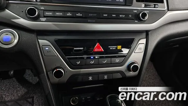 Hyundai AVANTE 2018 — фото 19