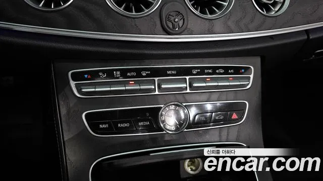 Mercedes-Benz E-Class 2018 — фото 20