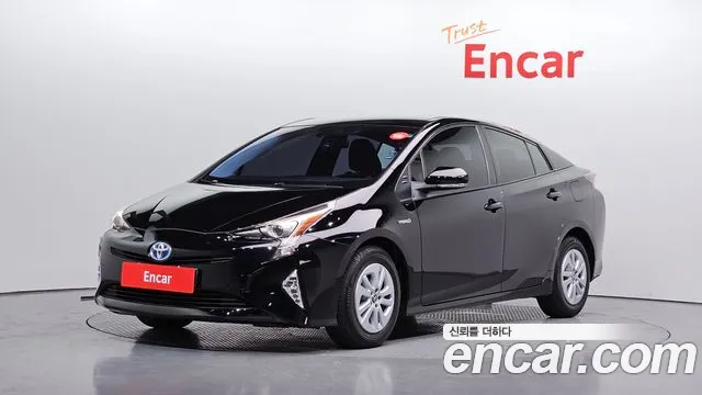 Toyota Prius 2017 — фото 1