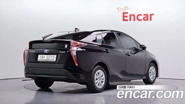 Toyota Prius 2017 — фото 2