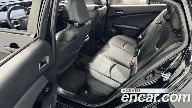 Toyota Prius 2017 — фото 11