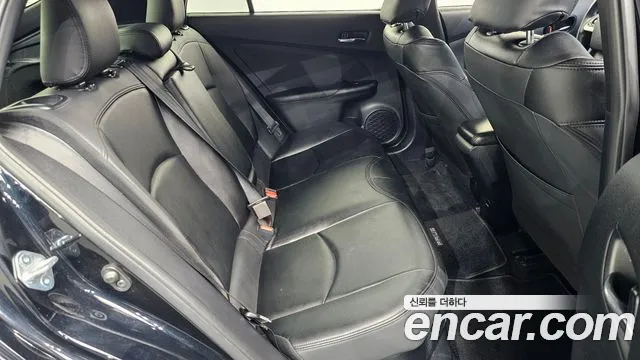 Toyota Prius 2017 — фото 12