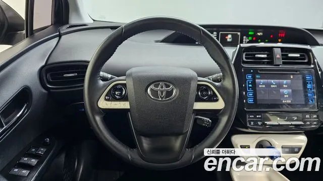 Toyota Prius 2017 — фото 13