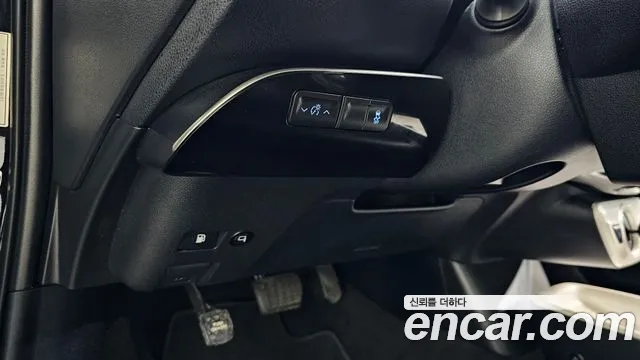 Toyota Prius 2017 — фото 14