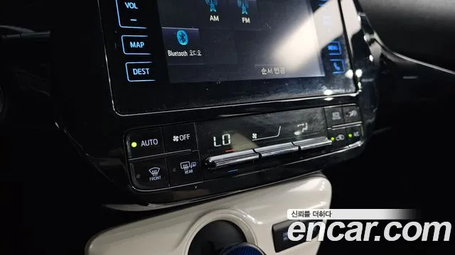Toyota Prius 2017 — фото 19