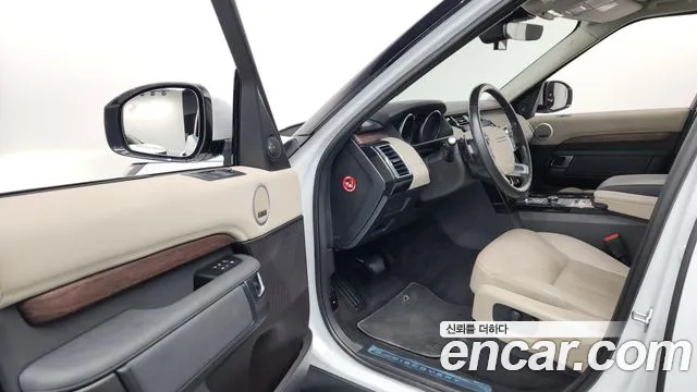 Land Rover Discovery 2017 — фото 13