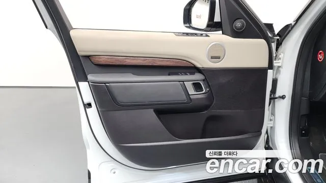 Land Rover Discovery 2017 — фото 14