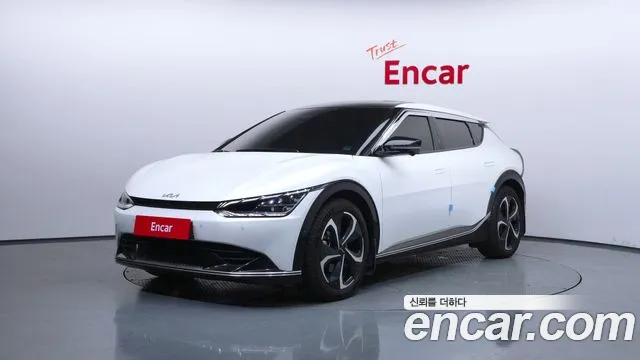 Kia EV6 2023 — фото 1