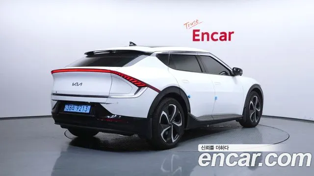 Kia EV6 2023 — фото 2