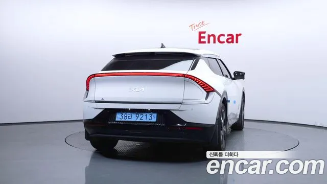 Kia EV6 2023 — фото 4