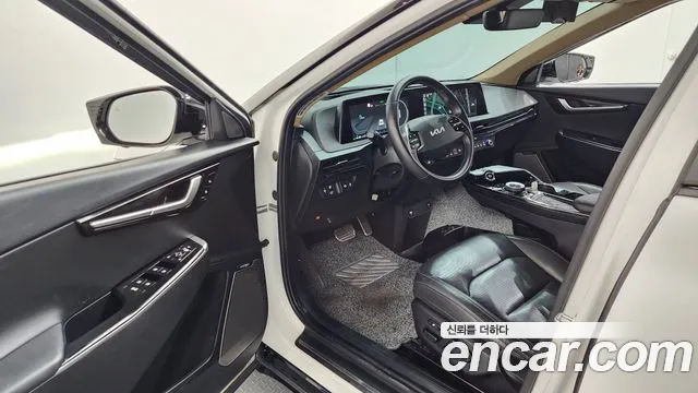 Kia EV6 2023 — фото 10