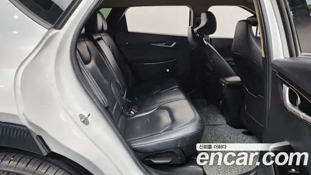 Kia EV6 2023 — фото 11