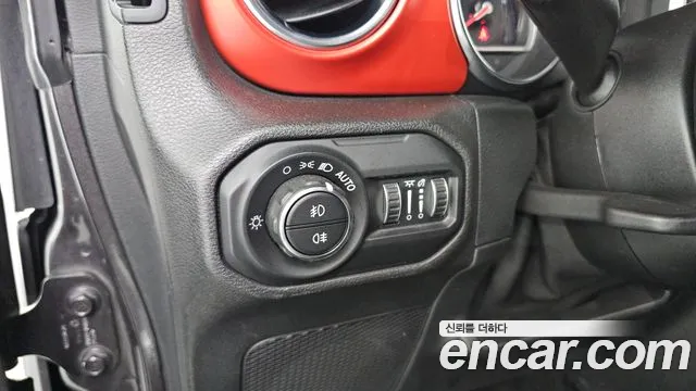 Jeep Wrangler 2021 — фото 16