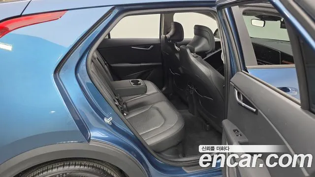 Kia Niro 2022 — фото 11