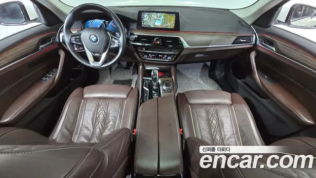 BMW 5-Series 2018 — фото 10