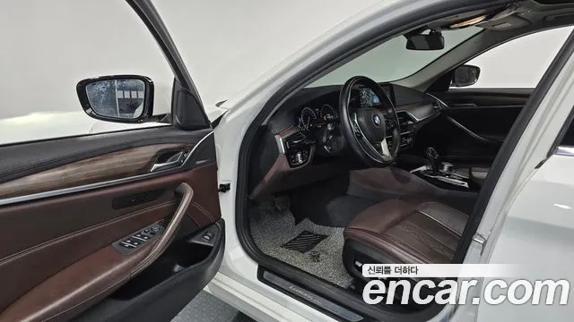 BMW 5-Series 2018 — фото 13