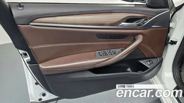 BMW 5-Series 2018 — фото 14