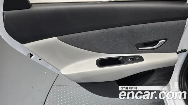 Hyundai AVANTE 2023 — фото 15