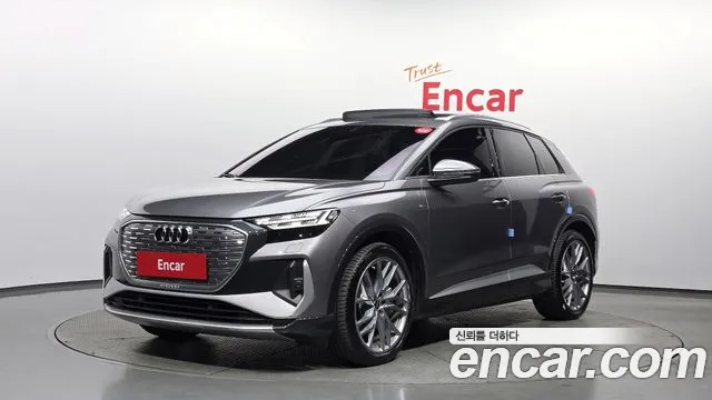 Audi Q4 e-tron 2025 — фото 1