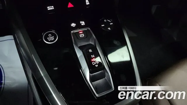 Audi Q4 e-tron 2025 — фото 9