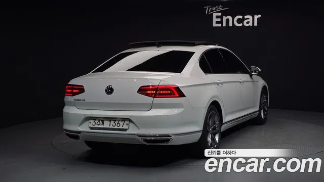 Volkswagen Passat 2018 — фото 2