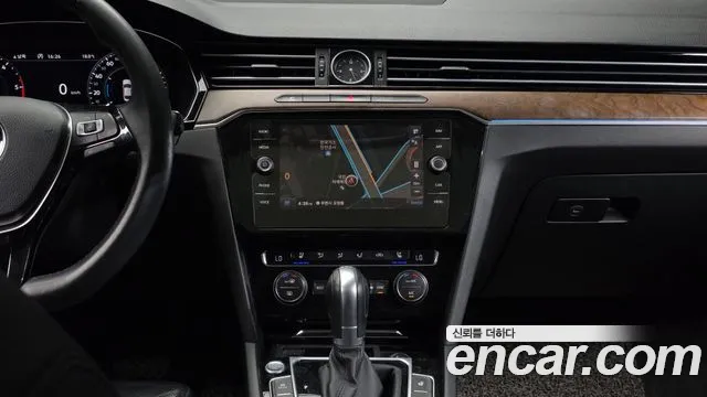Volkswagen Passat 2018 — фото 12