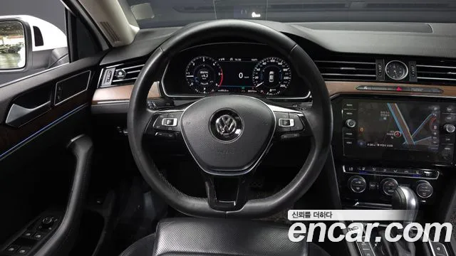 Volkswagen Passat 2018 — фото 13