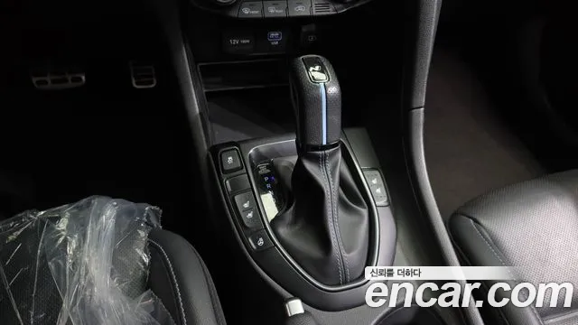 Hyundai Veloster 2021 — фото 11