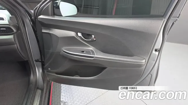 Hyundai Veloster 2021 — фото 14