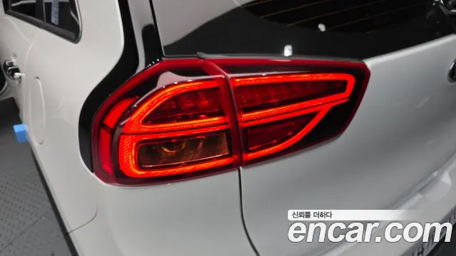 Kia Niro 2021 — фото 9