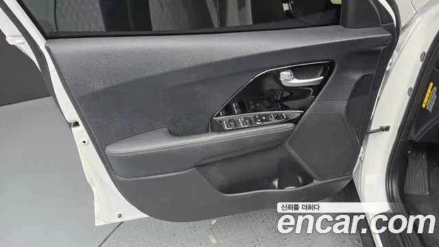 Kia Niro 2021 — фото 14