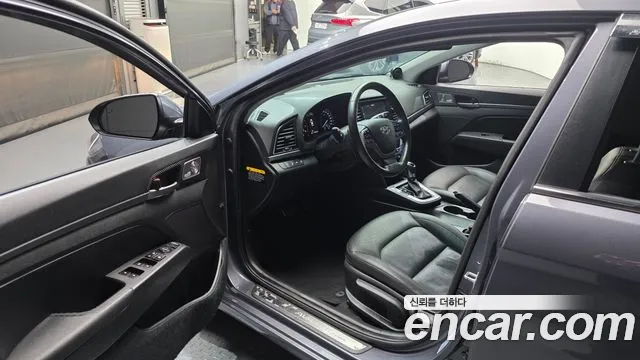 Hyundai AVANTE 2018 — фото 10