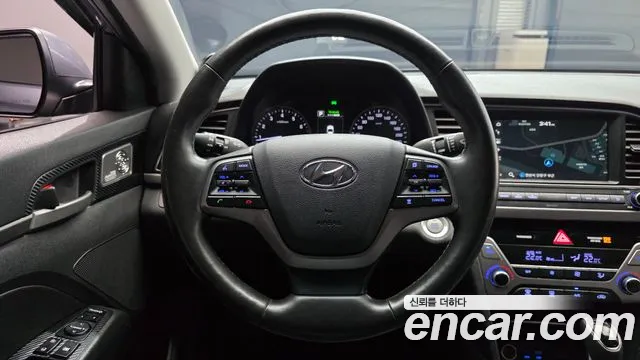 Hyundai AVANTE 2018 — фото 13
