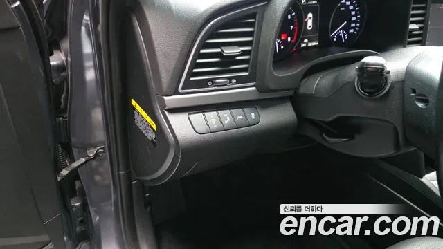 Hyundai AVANTE 2018 — фото 15