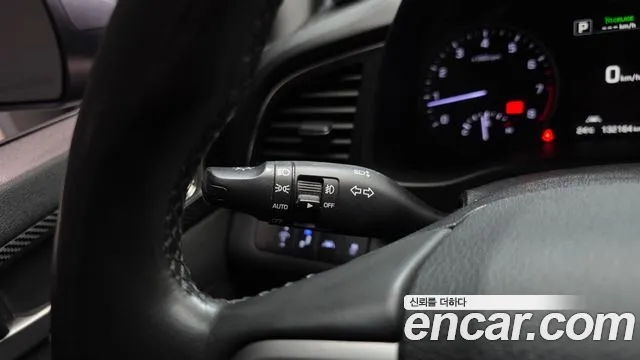 Hyundai AVANTE 2018 — фото 16