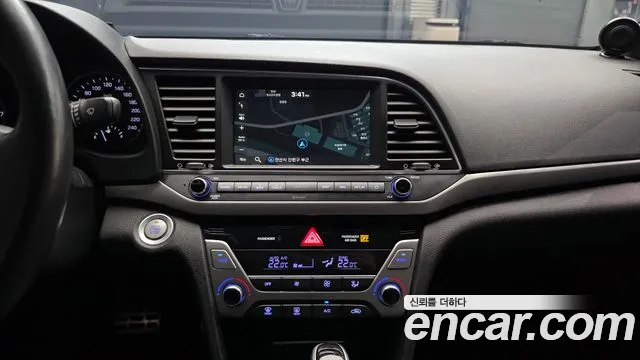 Hyundai AVANTE 2018 — фото 17