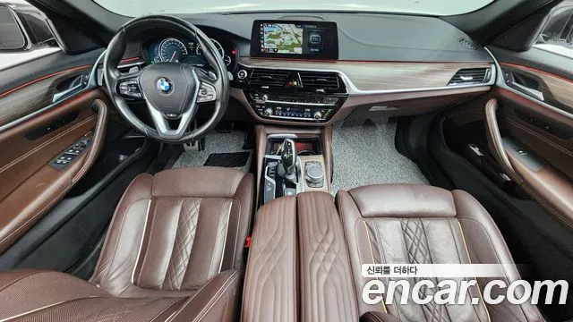 BMW 5-Series 2018 — фото 10