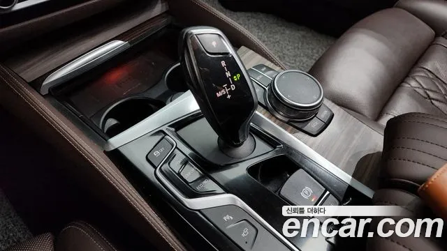 BMW 5-Series 2018 — фото 12