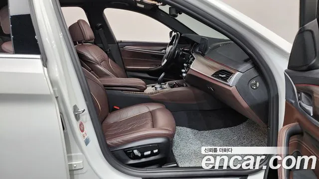 BMW 5-Series 2018 — фото 16