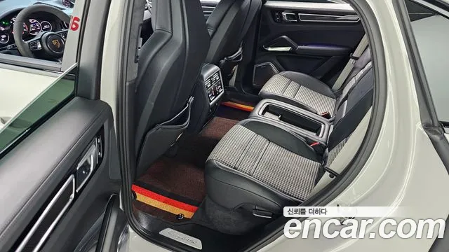 Porsche Cayenne 2020 — фото 17